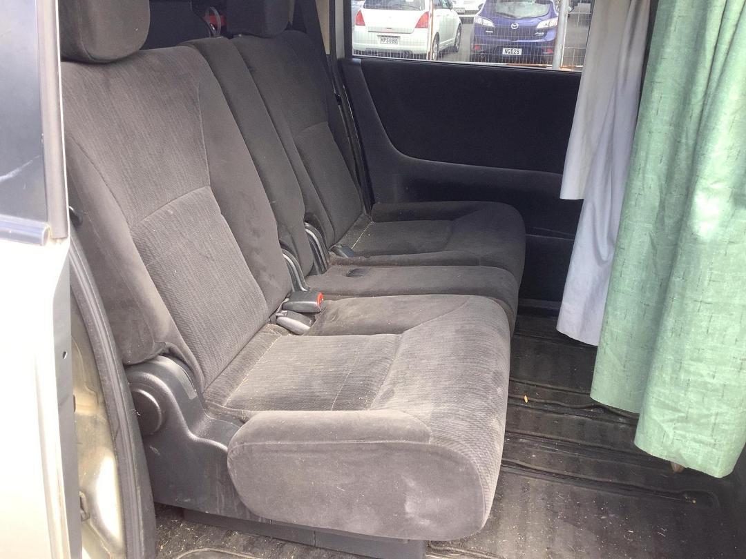 Photo '8' of Nissan Serena Photo '8' of Nissan Serena