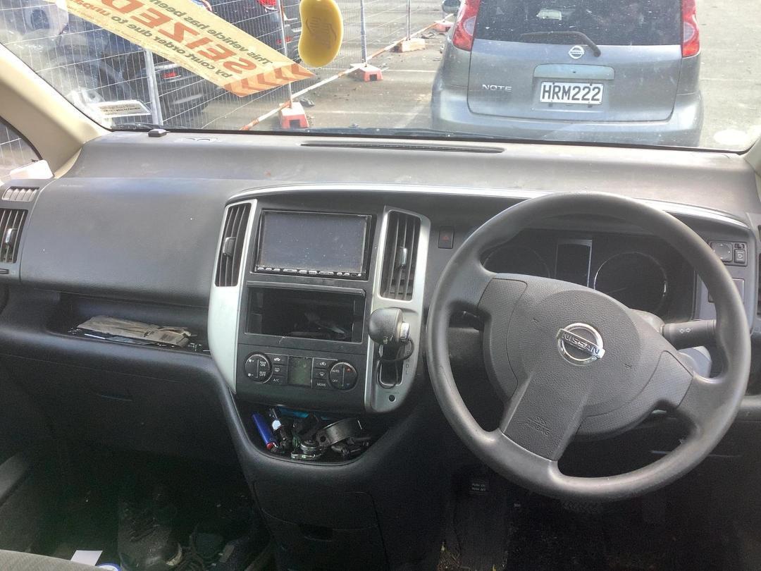 Photo '9' of Nissan Serena Photo '9' of Nissan Serena