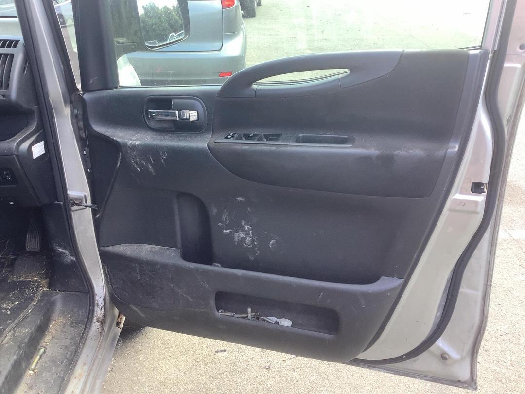 Photo '10' of Nissan Serena Photo '10' of Nissan Serena