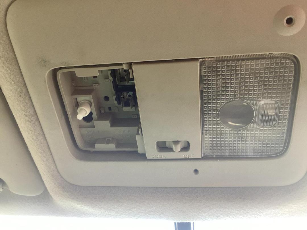 Photo '15' of Nissan Serena Photo '15' of Nissan Serena