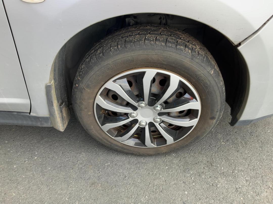 Photo '10' of Nissan Tiida ST