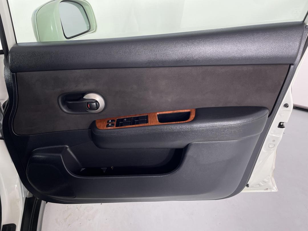 Photo '15' of Nissan Tiida