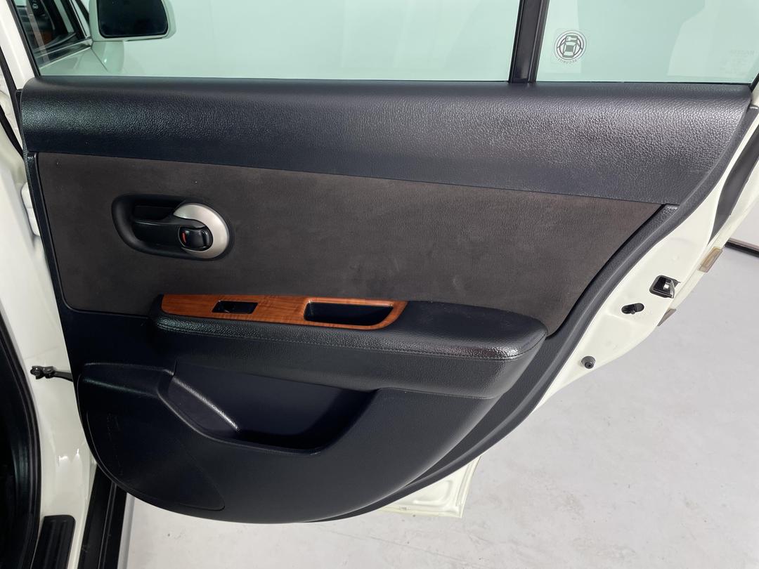 Photo '19' of Nissan Tiida