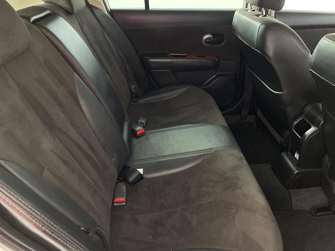 Photo '20' of Nissan Tiida