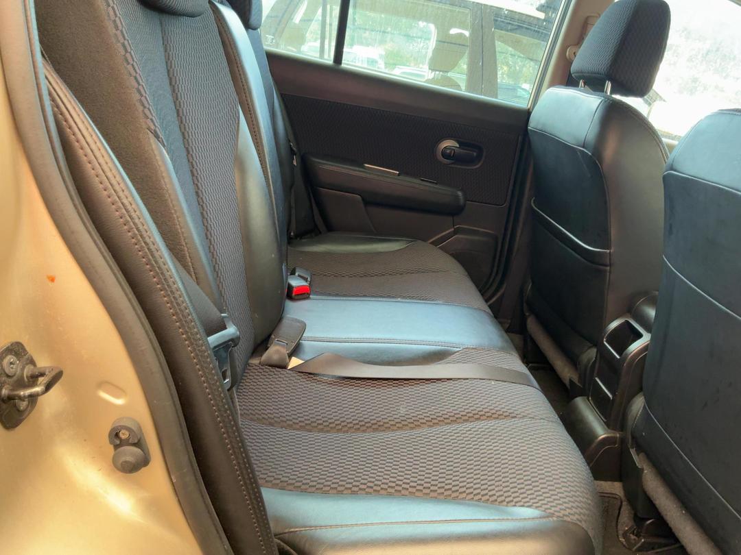 Photo '8' of Nissan Tiida