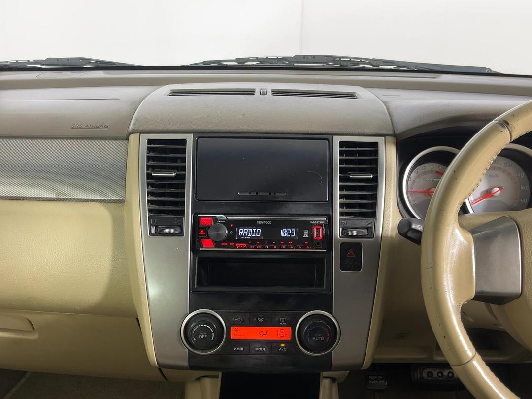 Photo '18' of Nissan Tiida
