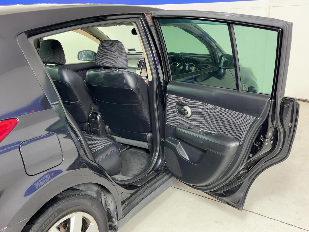 Photo '19' of Nissan Tiida