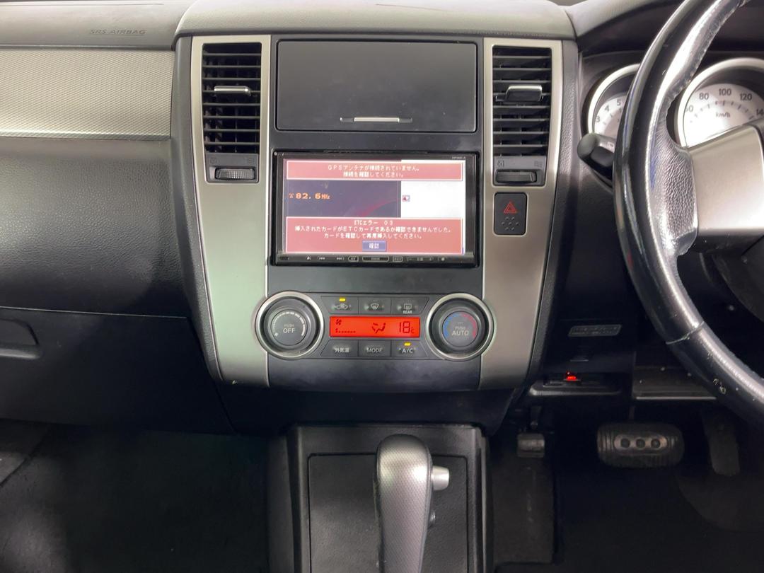 Photo '18' of Nissan Tiida