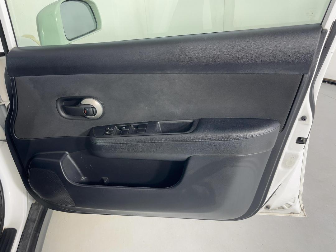 Photo '15' of Nissan Tiida