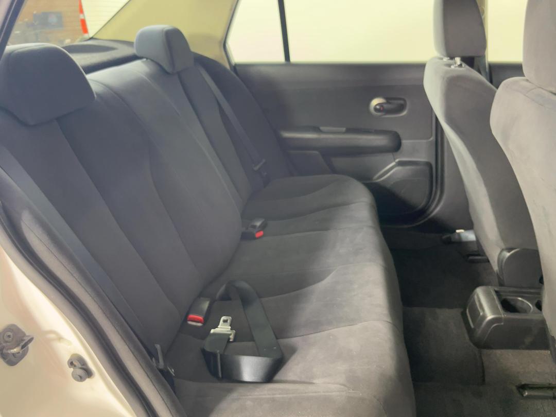 Photo '20' of Nissan Tiida