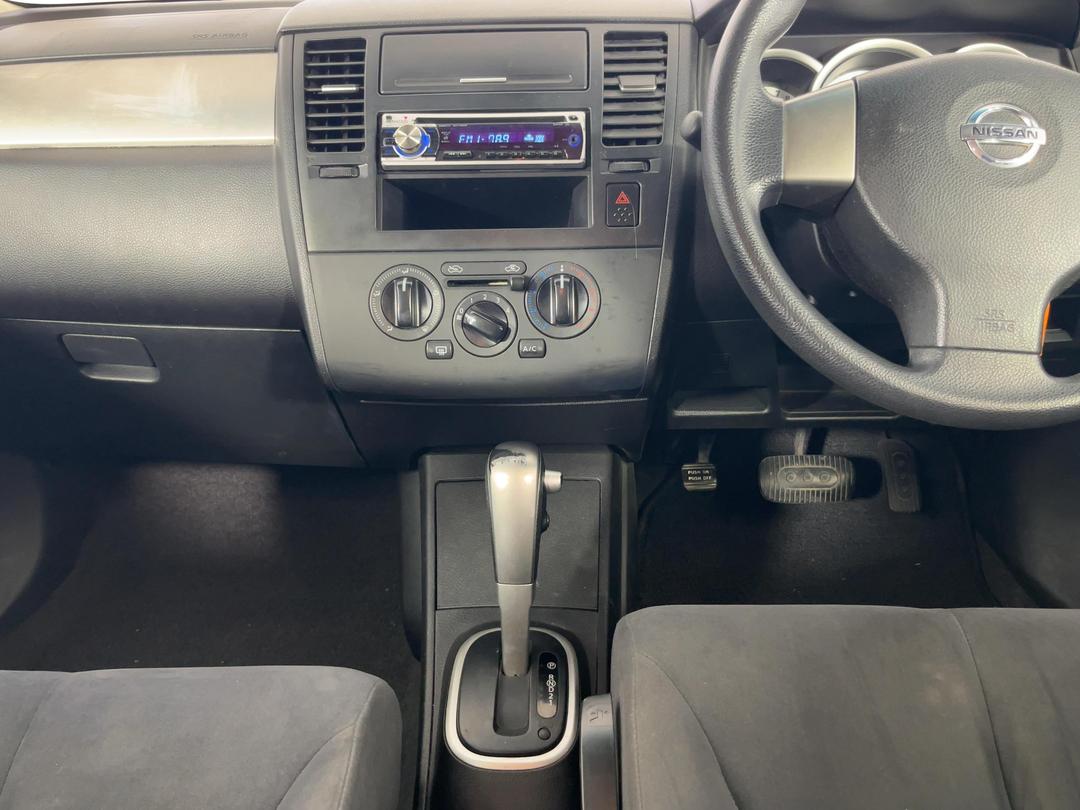 Photo '18' of Nissan Tiida
