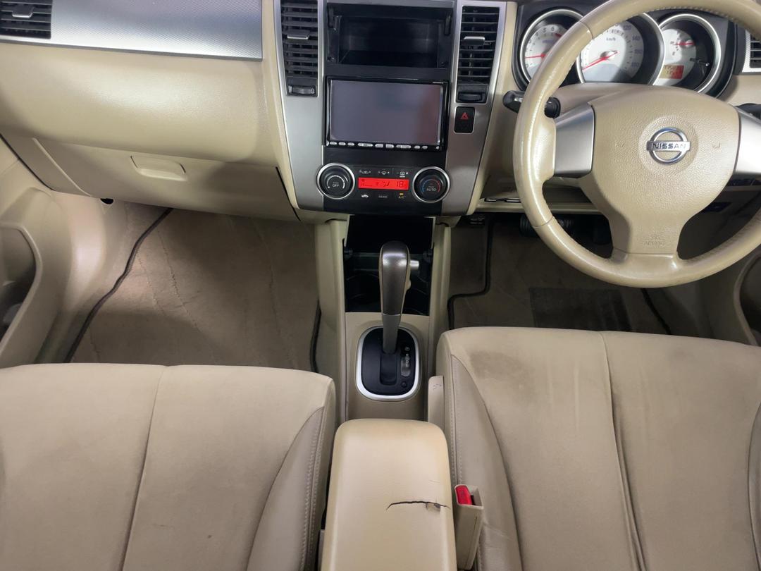 Photo '18' of Nissan Tiida