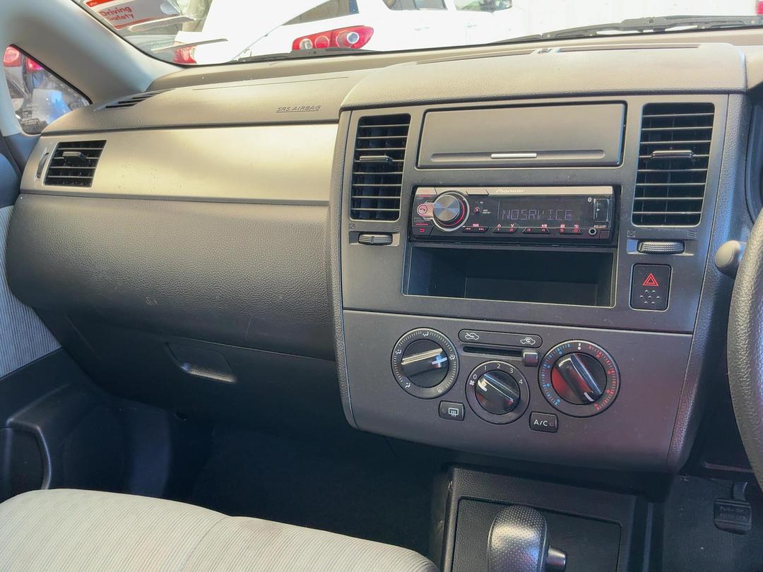 Photo '16' of Nissan Tiida Latio Photo '16' of Nissan Tiida Latio
