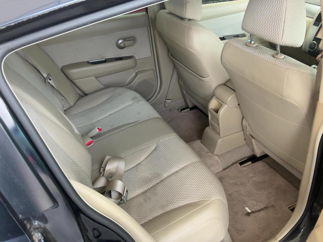 Photo '17' of Nissan Tiida Photo '17' of Nissan Tiida