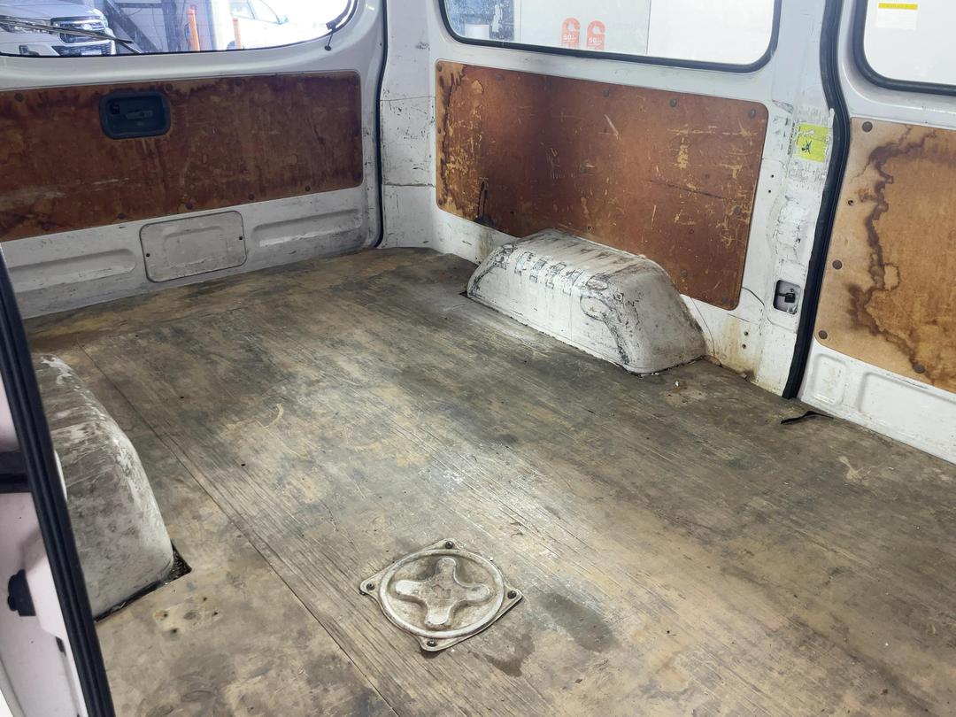 Photo '18' of Nissan Urvan Photo '18' of Nissan Urvan