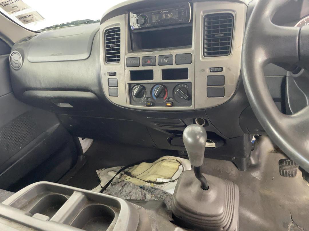 Photo '16' of Nissan Urvan Photo '16' of Nissan Urvan