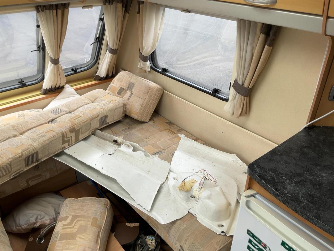 Photo '29' of Sterling Europa 620 Caravan - Tandem