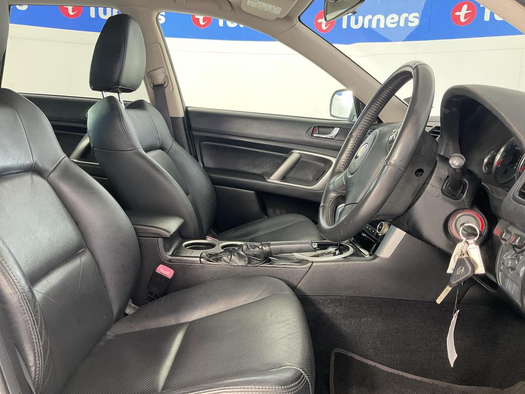 Photo '16' of Subaru Legacy