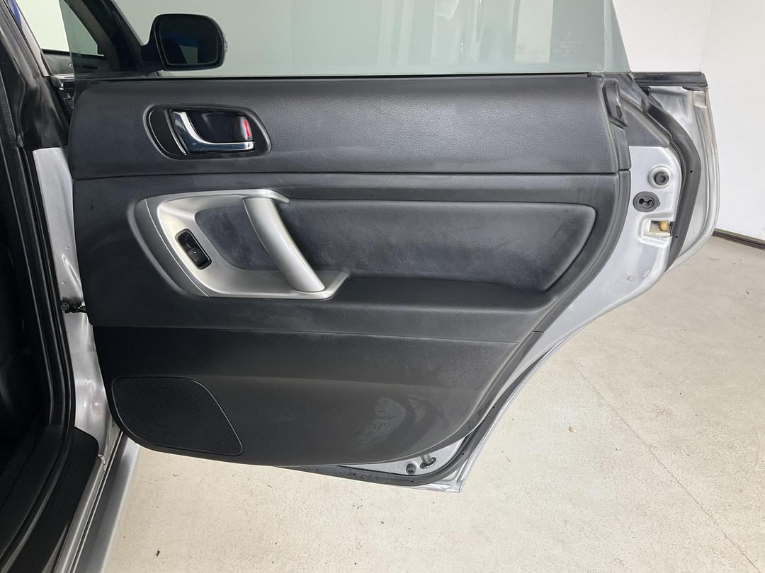 Photo '19' of Subaru Legacy