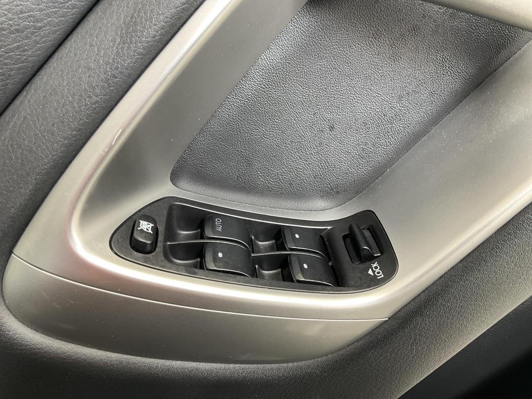 Photo '28' of Subaru Legacy