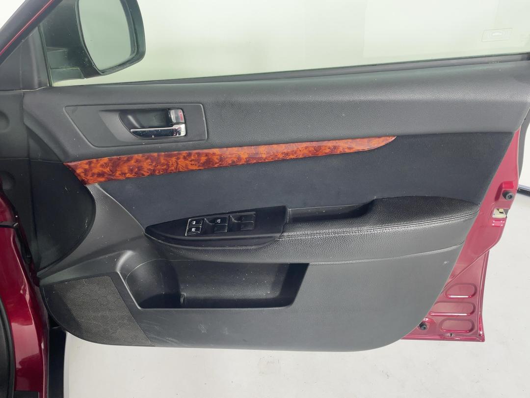 Photo '15' of Subaru Legacy
