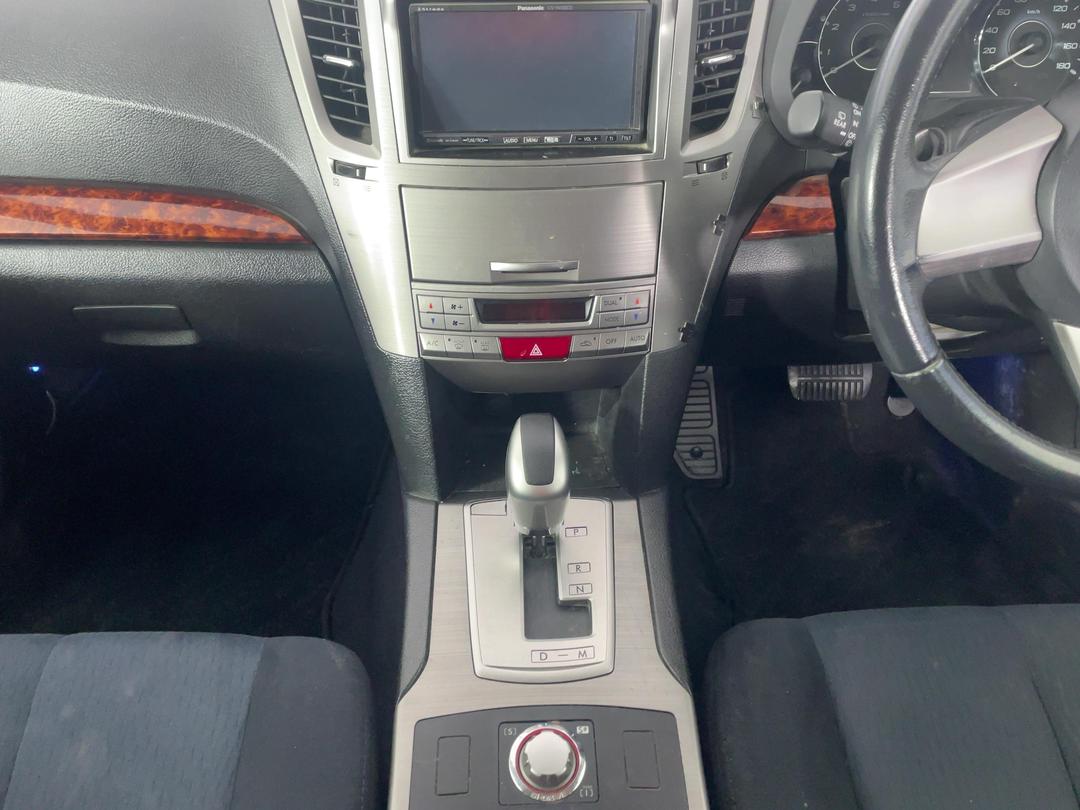 Photo '18' of Subaru Legacy
