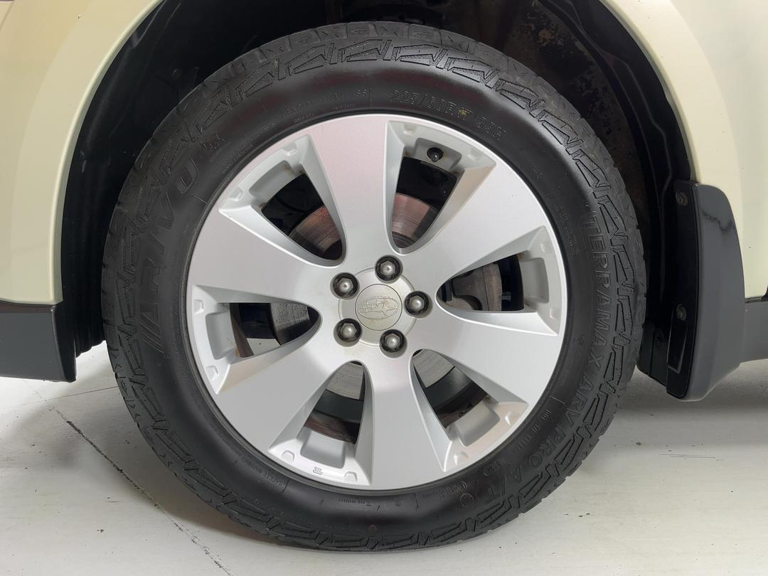 Photo '10' of Subaru Legacy
