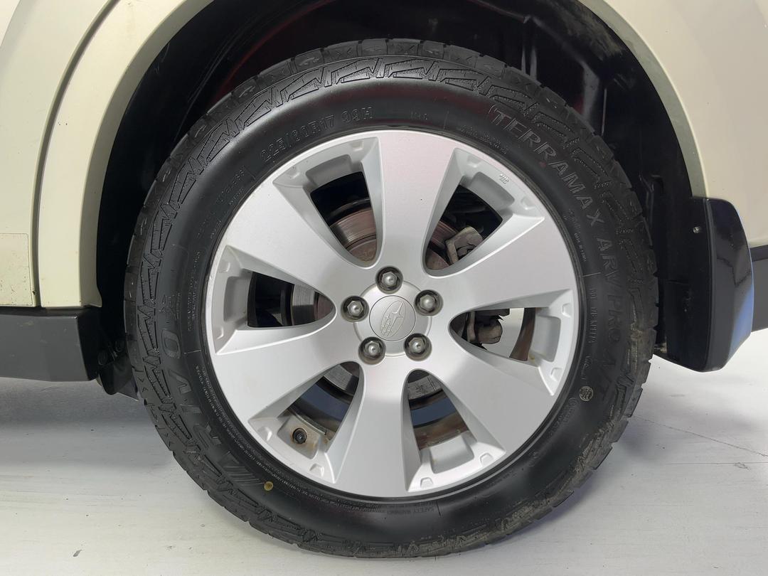 Photo '11' of Subaru Legacy