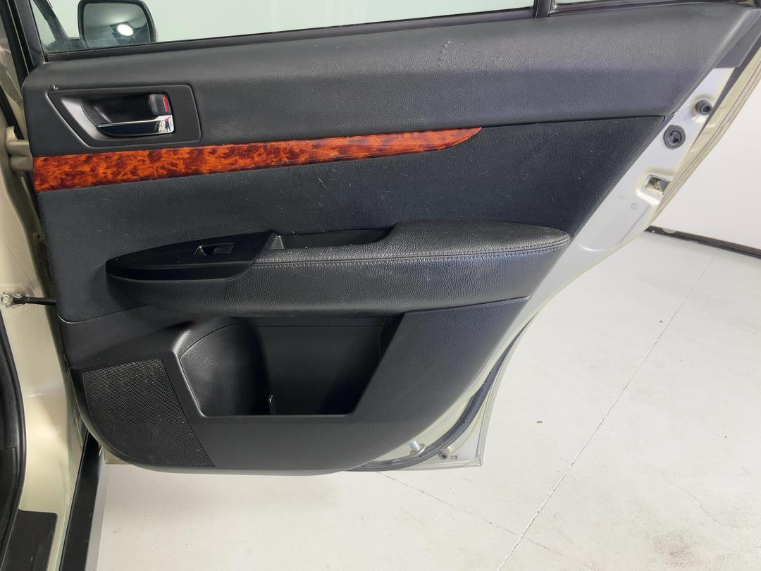 Photo '19' of Subaru Legacy
