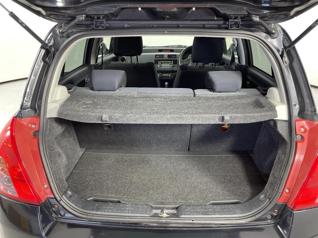 Photo '14' of Suzuki Swift