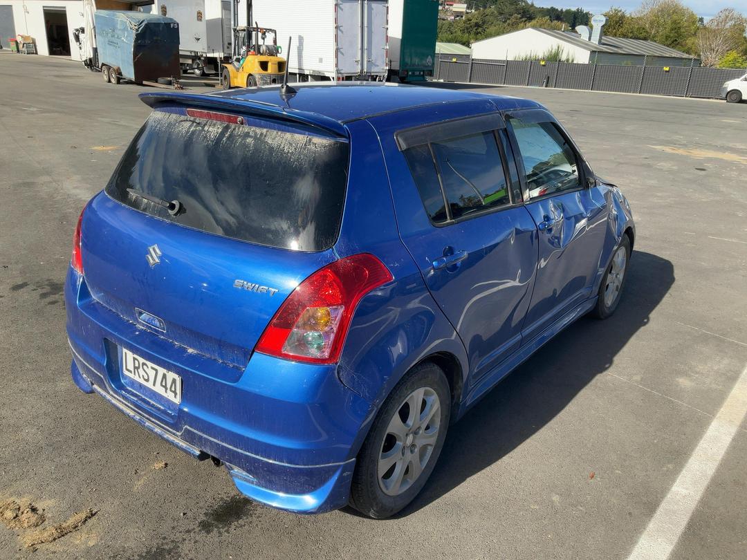 Photo '4' of Suzuki Swift