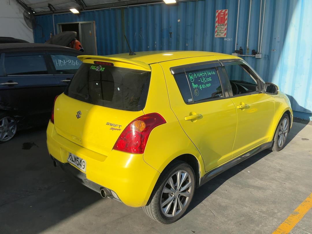 Photo '12' of Suzuki Swift Photo '12' of Suzuki Swift