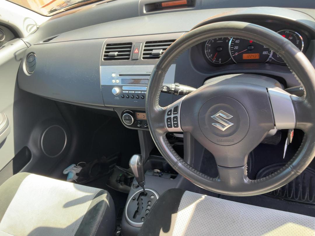 Photo '15' of Suzuki Swift Glxhal Photo '15' of Suzuki Swift Glxhal