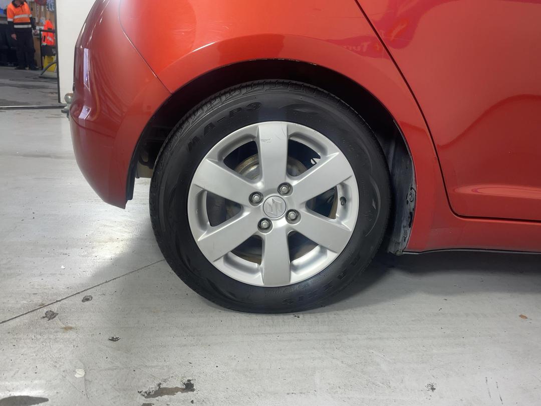 Photo '12' of Suzuki Swift