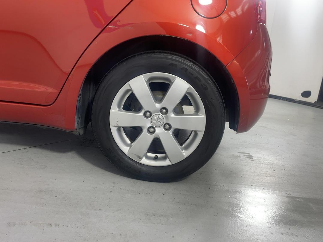 Photo '11' of Suzuki Swift