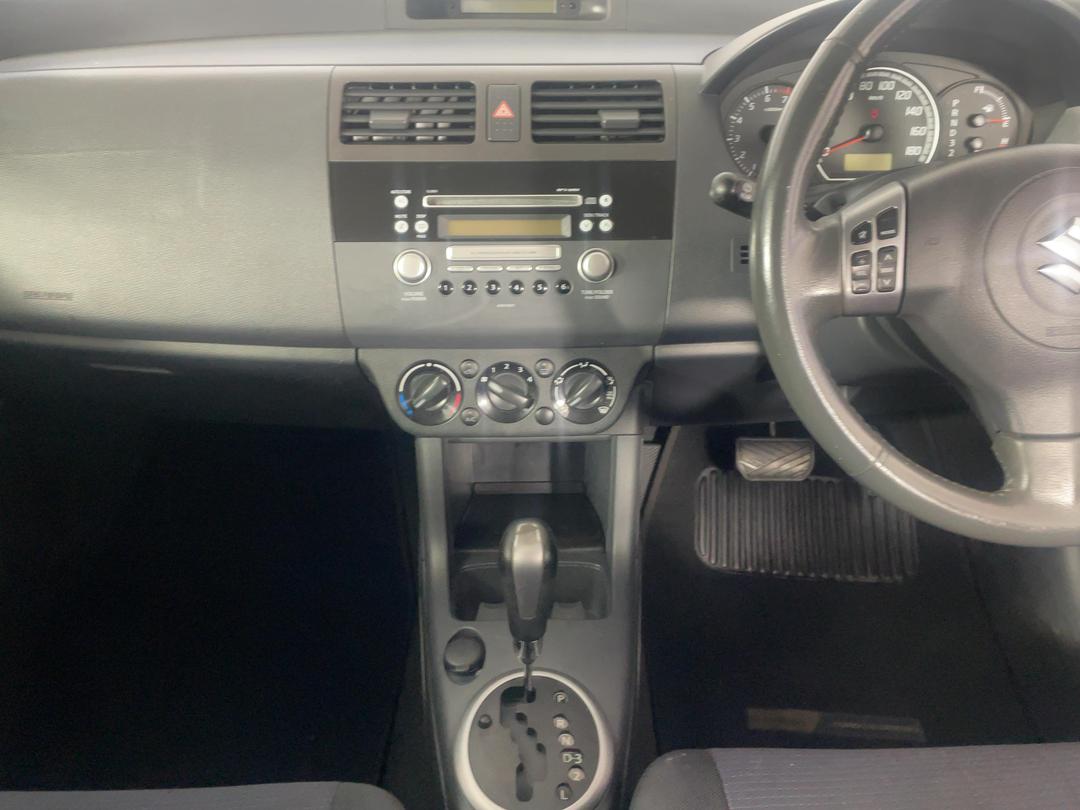 Photo '18' of Suzuki Swift