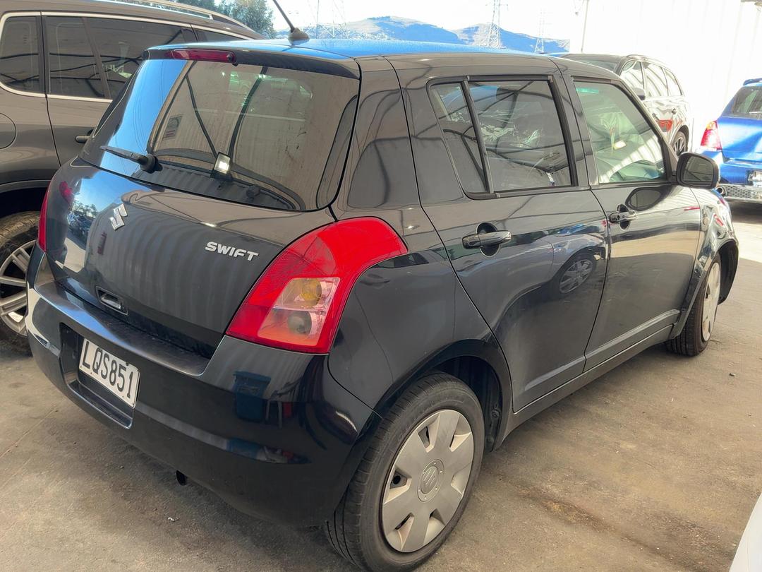 Photo '5' of Suzuki Swift Photo '5' of Suzuki Swift