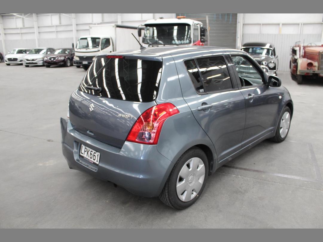 Photo '6' of Suzuki Swift