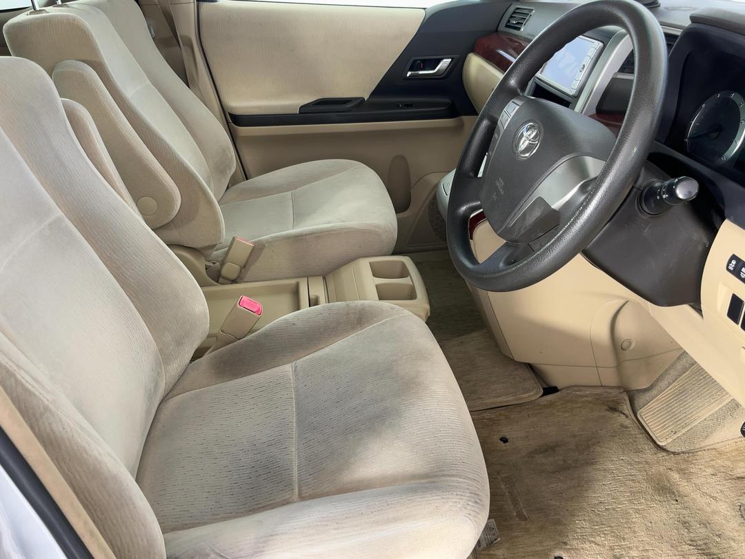 Photo '16' of Toyota Alphard