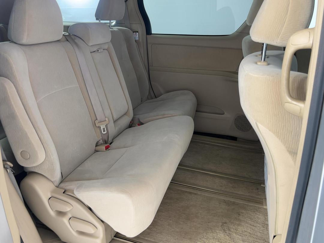 Photo '19' of Toyota Alphard