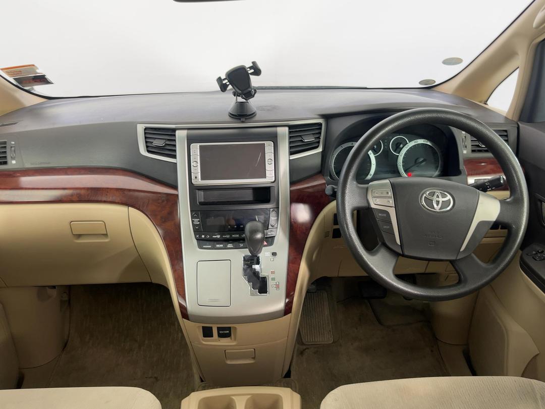 Photo '17' of Toyota Alphard