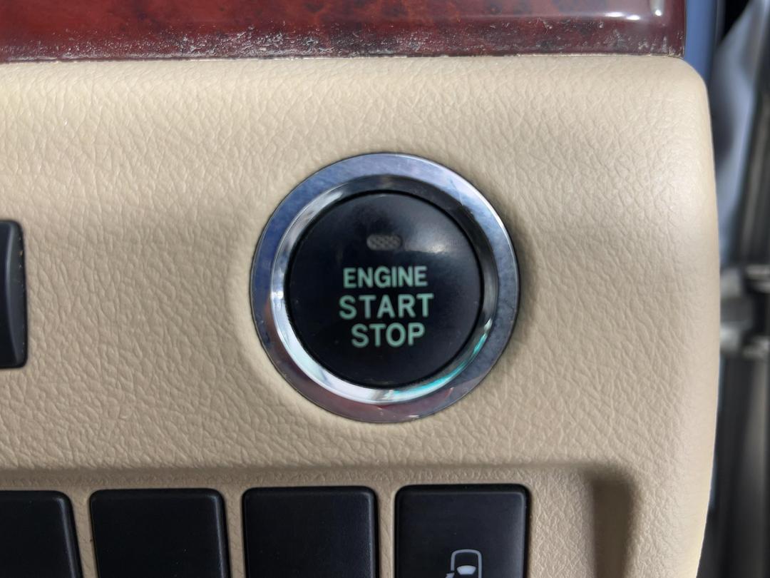 Photo '22' of Toyota Alphard