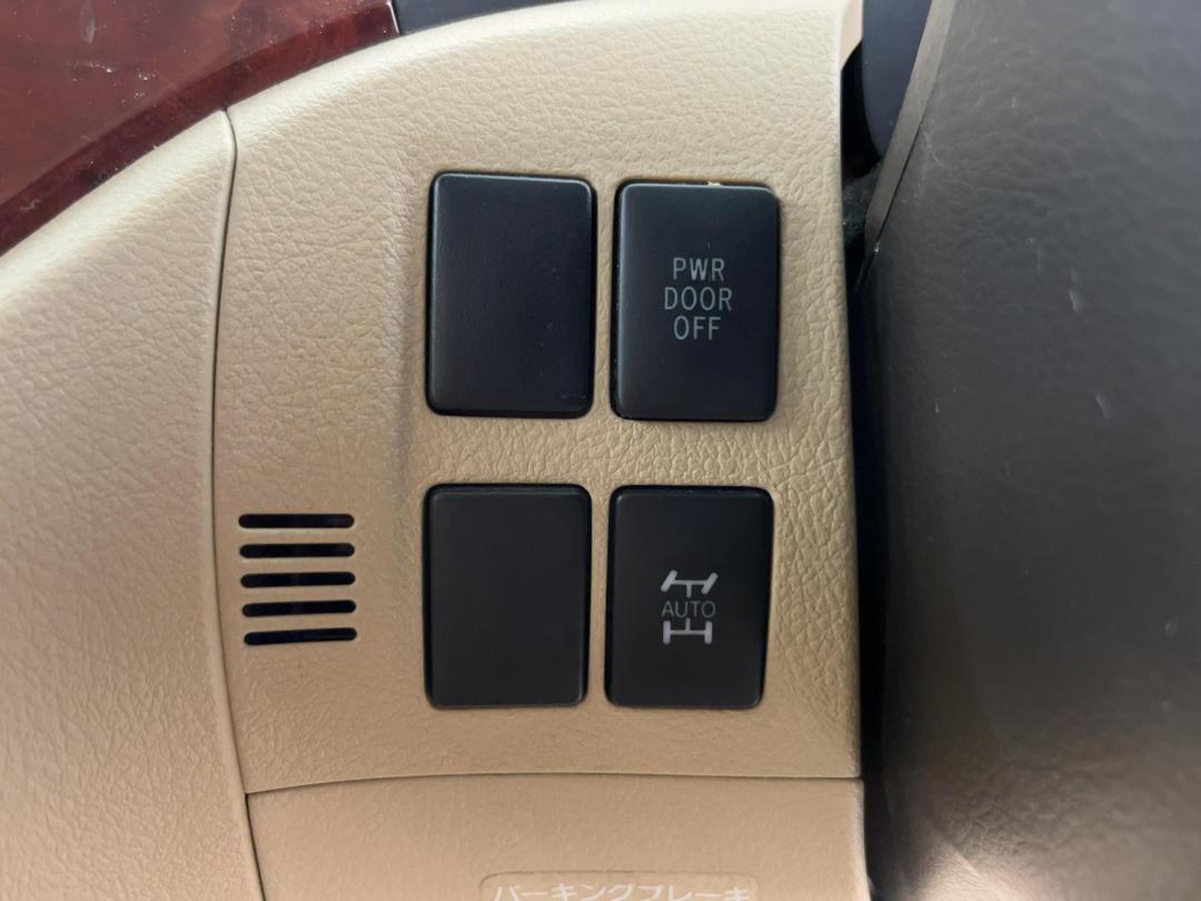 Photo '26' of Toyota Alphard