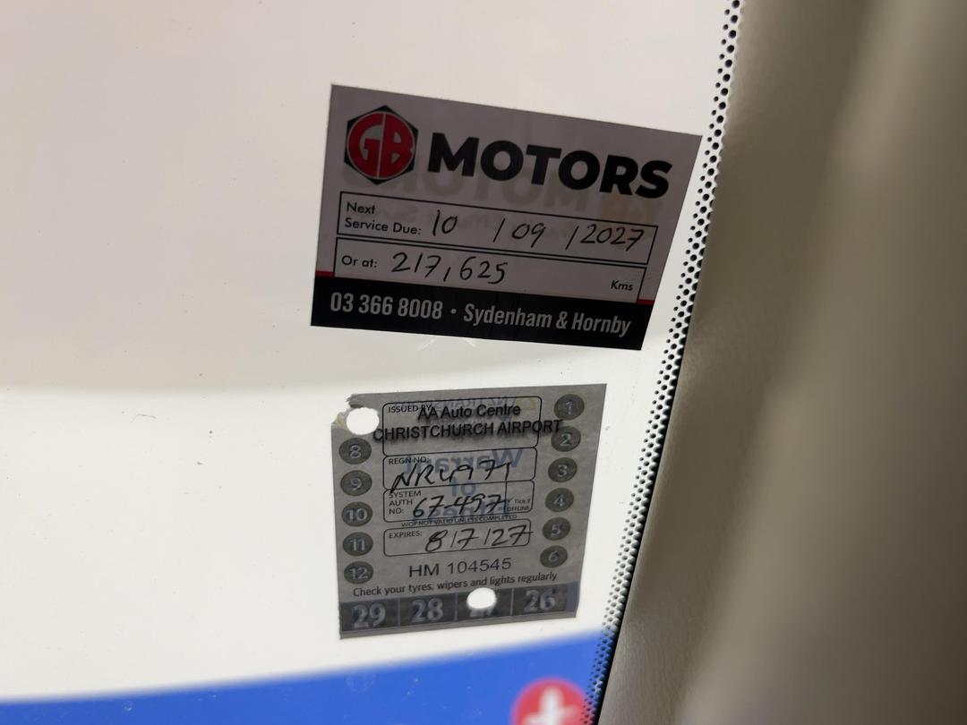 Photo '28' of Toyota Alphard