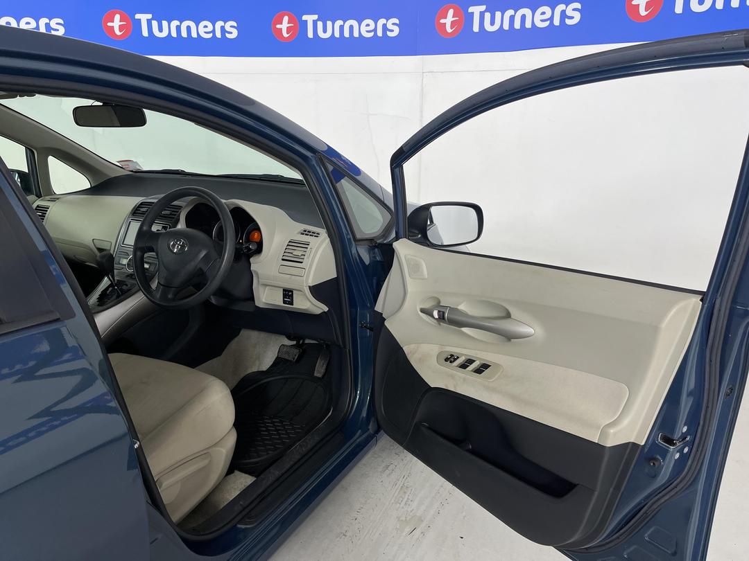 Photo '15' of Toyota Auris