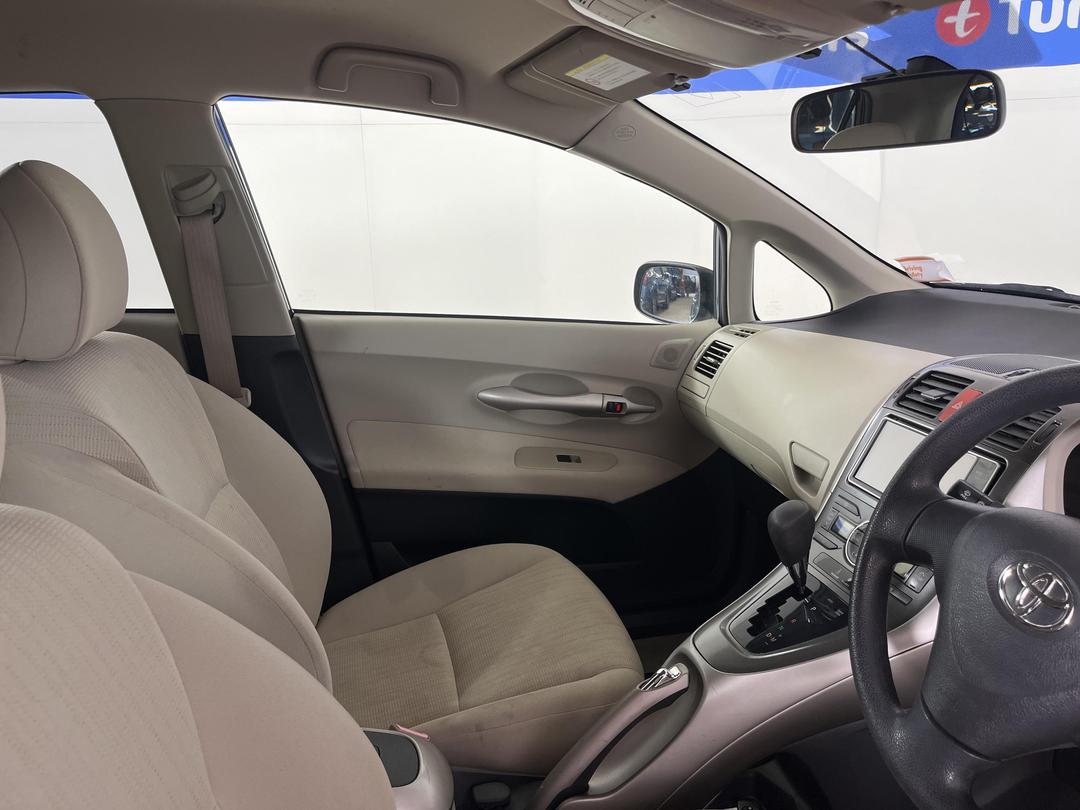 Photo '16' of Toyota Auris