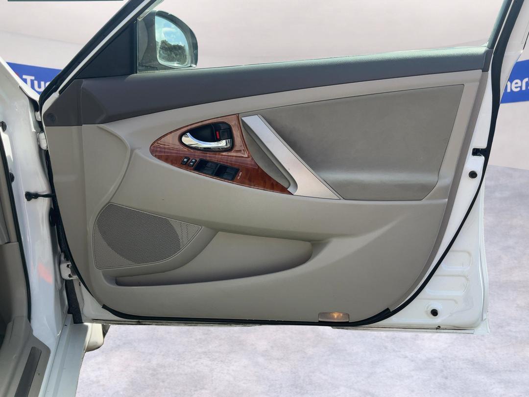 Photo '15' of Toyota Camry