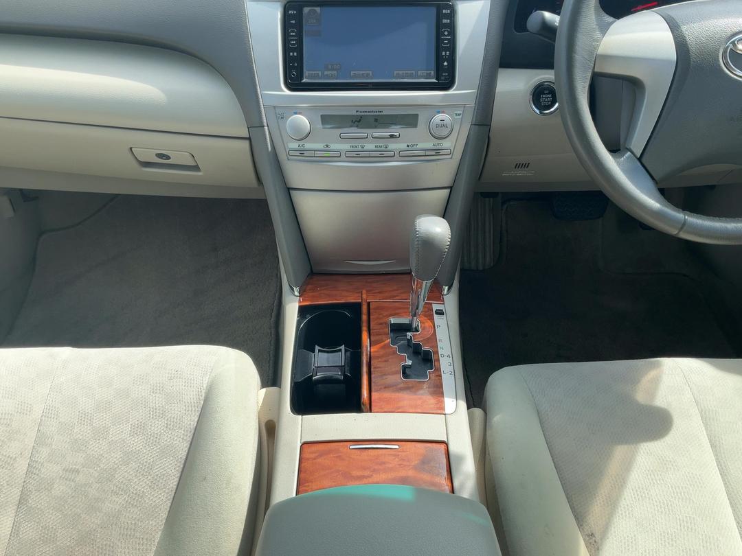 Photo '18' of Toyota Camry