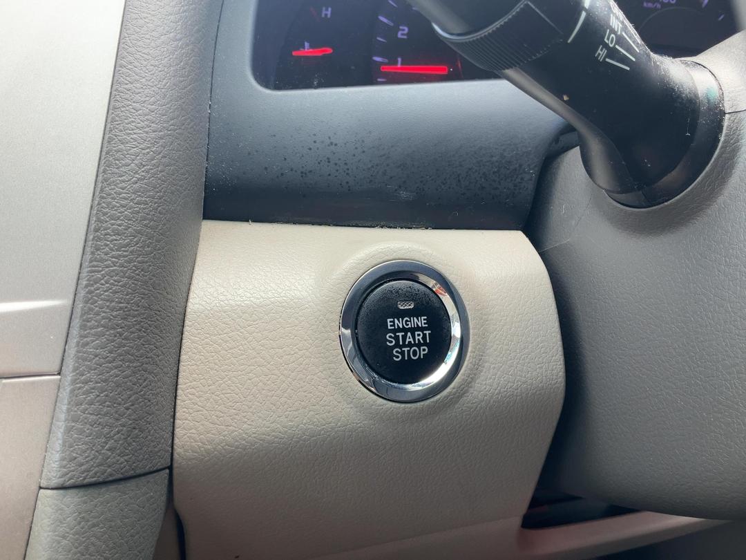 Photo '29' of Toyota Camry