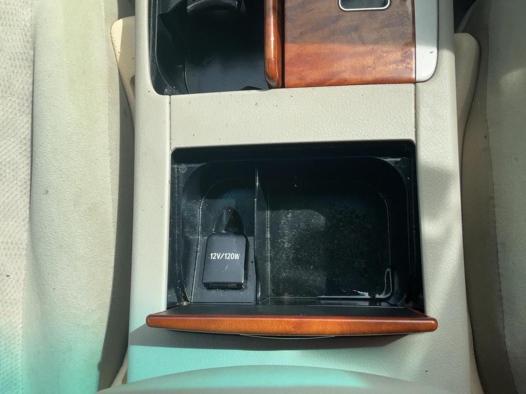 Photo '32' of Toyota Camry